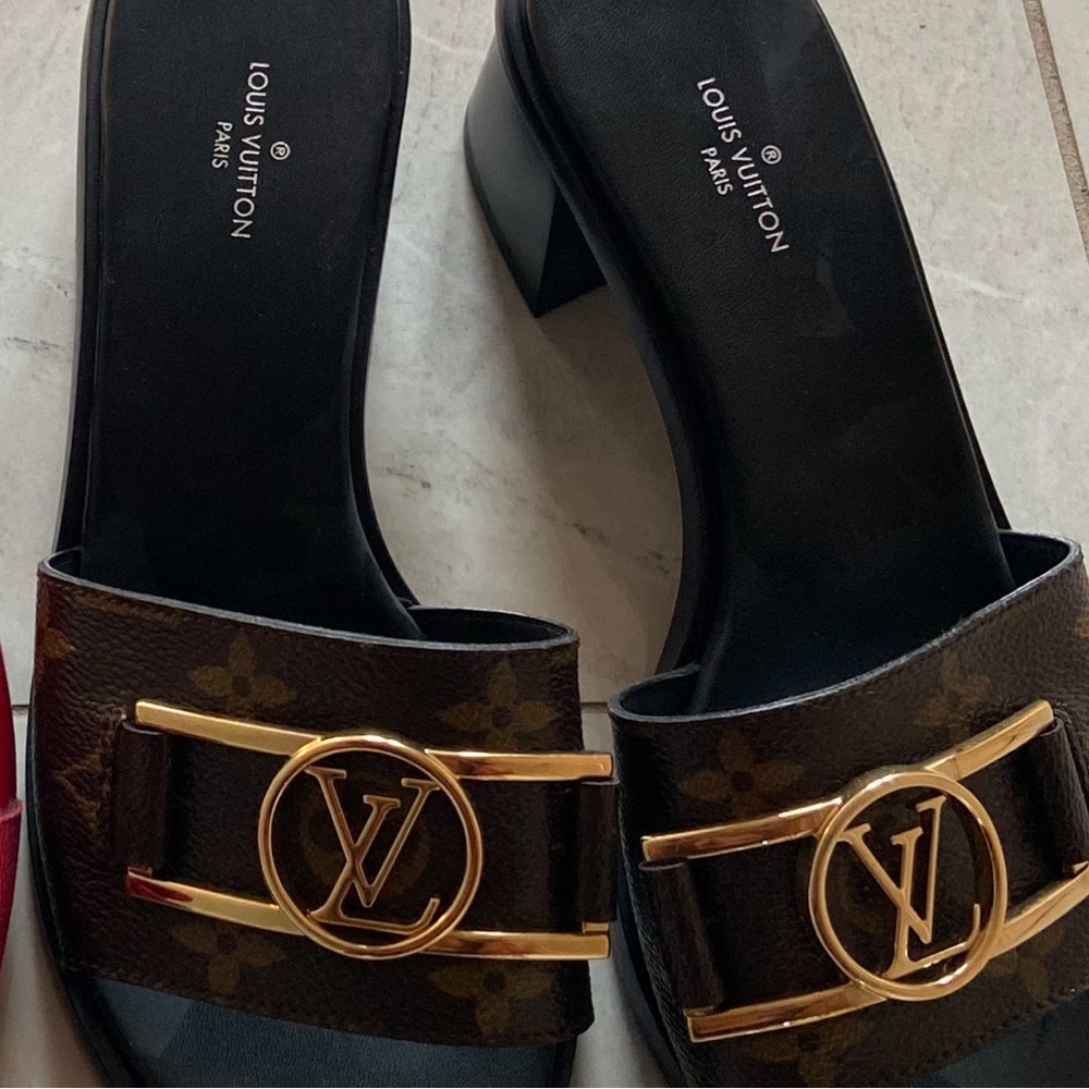 Brand new LV $1200 size 6 women’s.